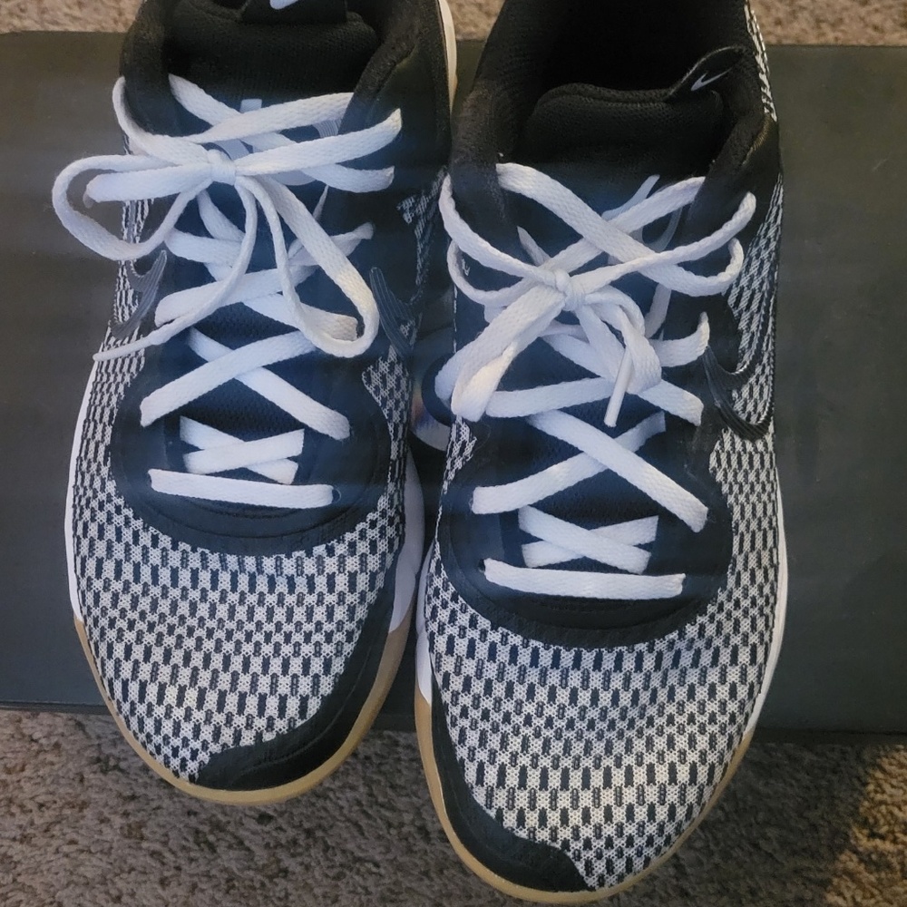 NIKE KD'S 9.5